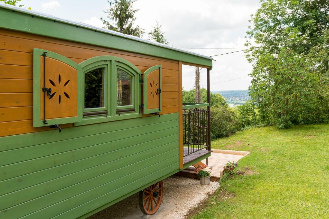 Roulotte au Paradis des Animaux 2 à 4 personnes Coublevie Exterior foto